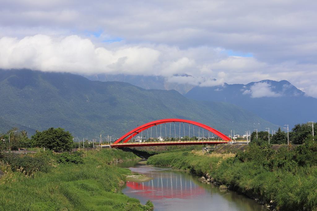 Bridge Bed And Breakfast Hualien City Exterior foto